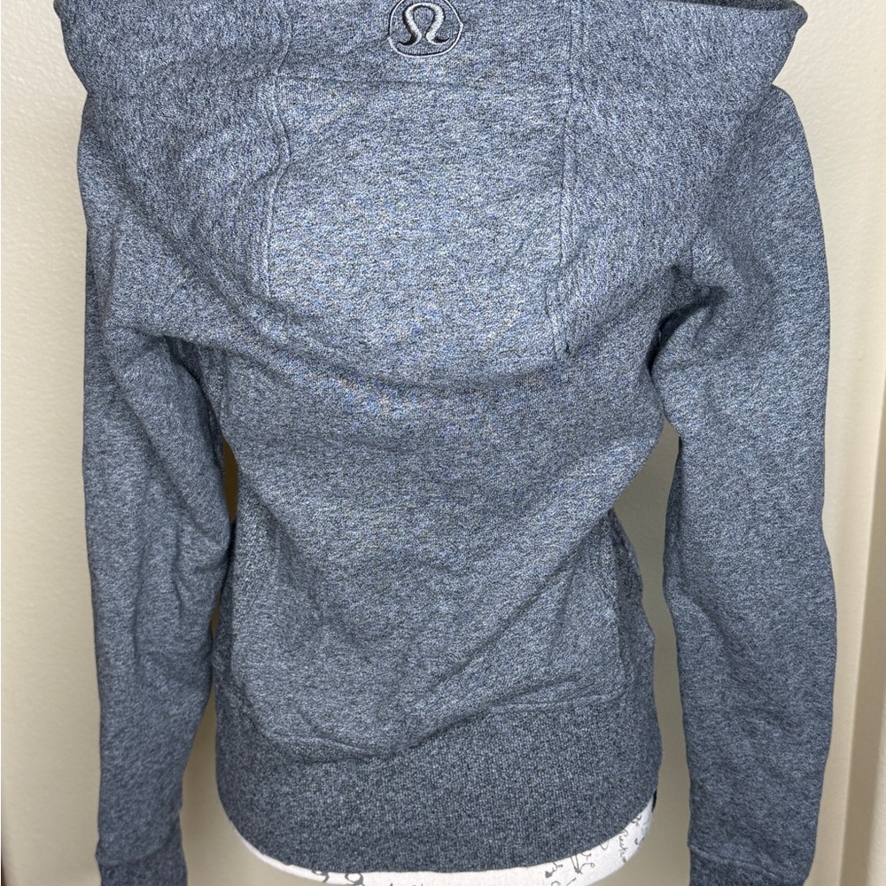 Lululemon Scuba Full-zipped Hoodie in a heathered grey like new. - Picture 4 of 6